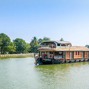 Oyo 28400 Relax In Kerala Pamba 3bhk Sharing Houseboat Hotel